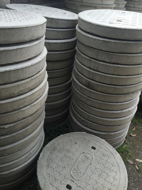 水泥圓形井蓋圖片，混凝土水泥井蓋圖片