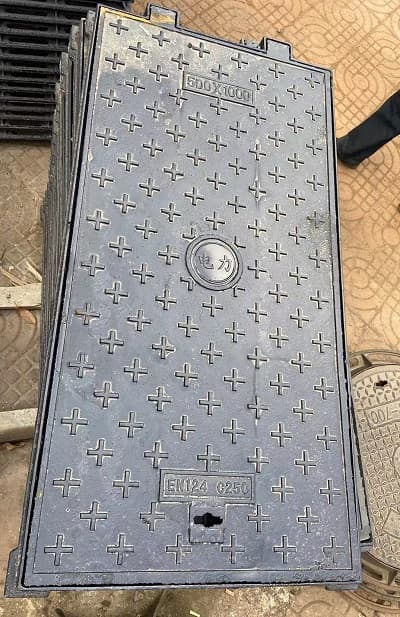 球墨鑄鐵方形井蓋，方形鑄鐵井蓋生產(chǎn)廠家