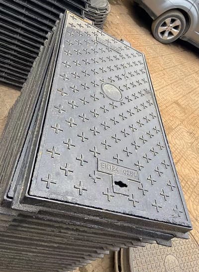 球墨鑄鐵方形井蓋，方形鑄鐵井蓋生產(chǎn)廠家