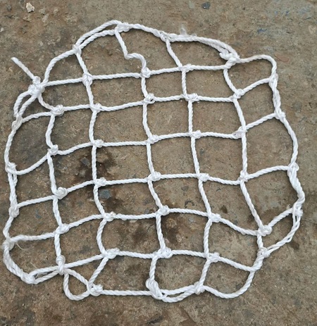 井蓋安全網(wǎng)，井蓋脫落，井蓋防盜，井蓋安全，城市基礎(chǔ)設(shè)施，井蓋保護(hù)，井蓋安全防護(hù)