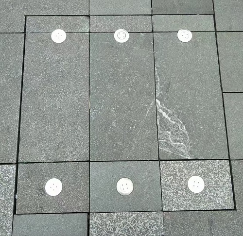 商業區和公共場所應用不銹鋼井蓋安裝效果圖