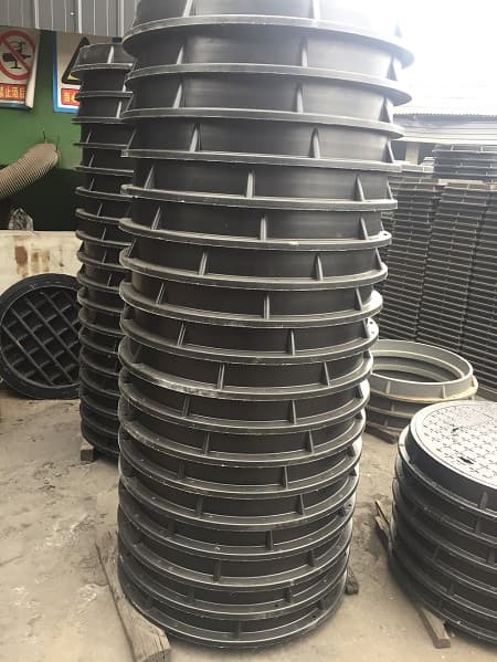 玻璃鋼井蓋模具是用于制造玻璃鋼井蓋的工具，玻璃鋼井蓋模具，玻璃鋼井蓋