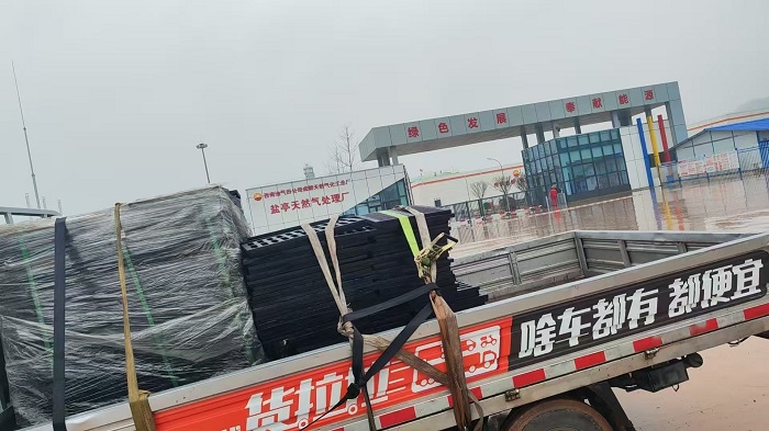 球墨鑄鐵篦子400*600*20 達到西南油氣田公司成都天然氣化工總廠（鹽亭天然氣處理廠）大門口照片