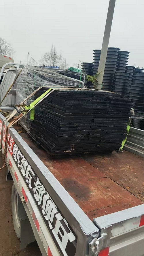 成都九州合創(chuàng)建材有限公司庫房裝球墨鑄鐵篦子400*600*20